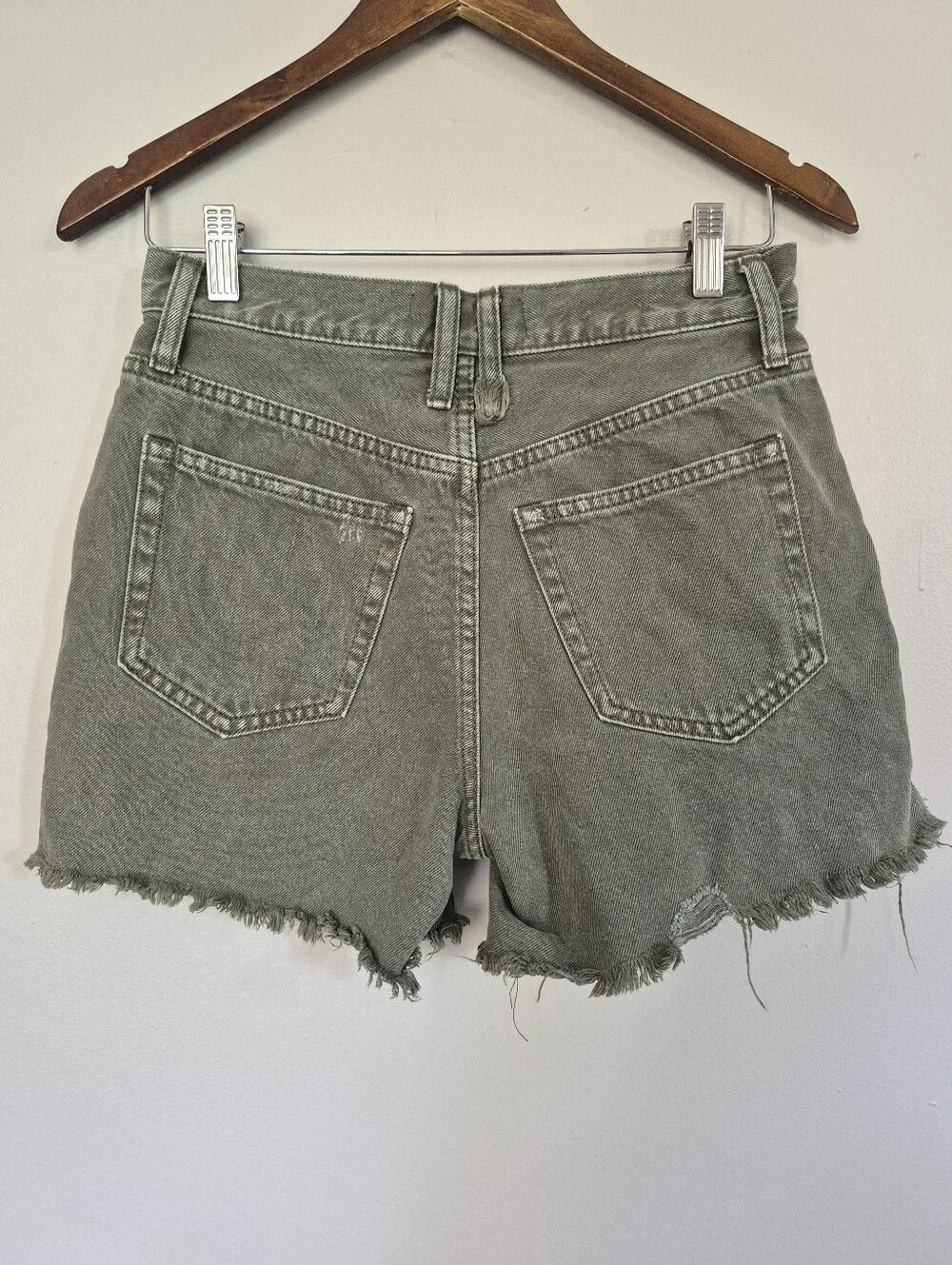 We The Free Free People Button Fly Distressed Denim Shorts 4" Size 26 - Picture 7 of 12